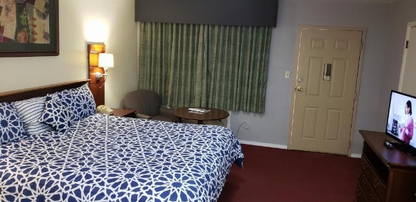 Swiss Village Inn image 16